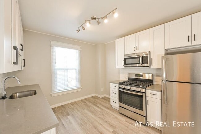 Building Photo - 480 N Washington St Unit 2 Rental