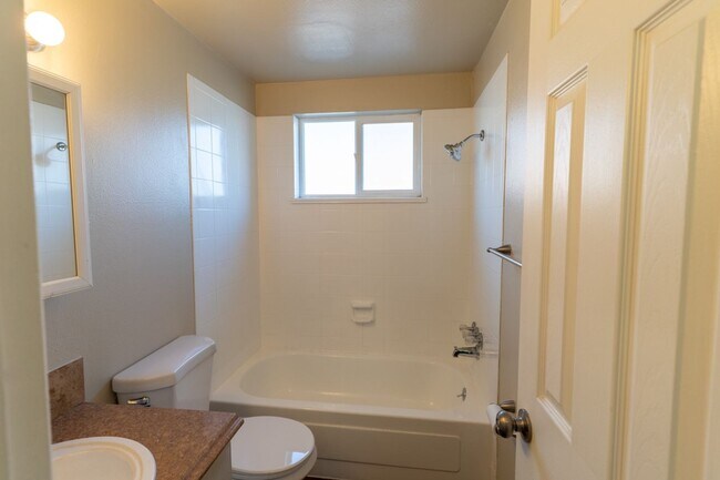 Photo - Lorinda Apartments