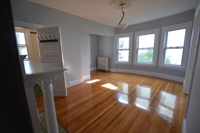 Living/Dining Rm with bay windows, alcove for desk, deep closet and fireplace. - 23 Congreve St Unit Apt #1