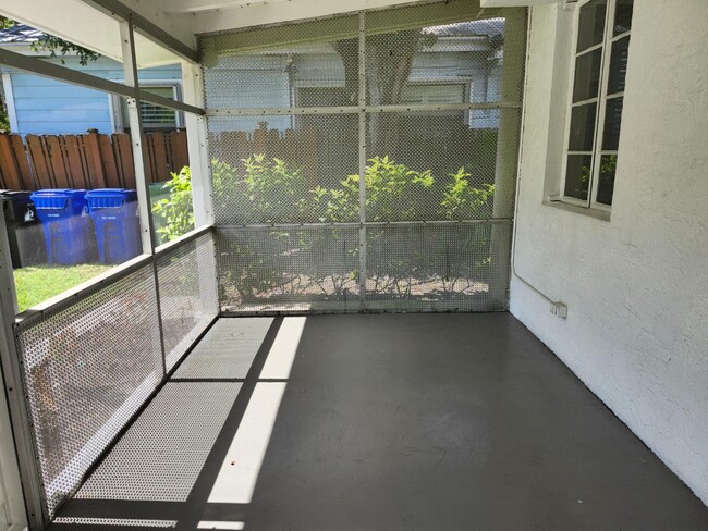 Building Photo - 319 SE 11th Ave Rental