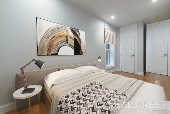 Photo - 1 Bed W. Tons of Space in Crown Heights! Unidad 1