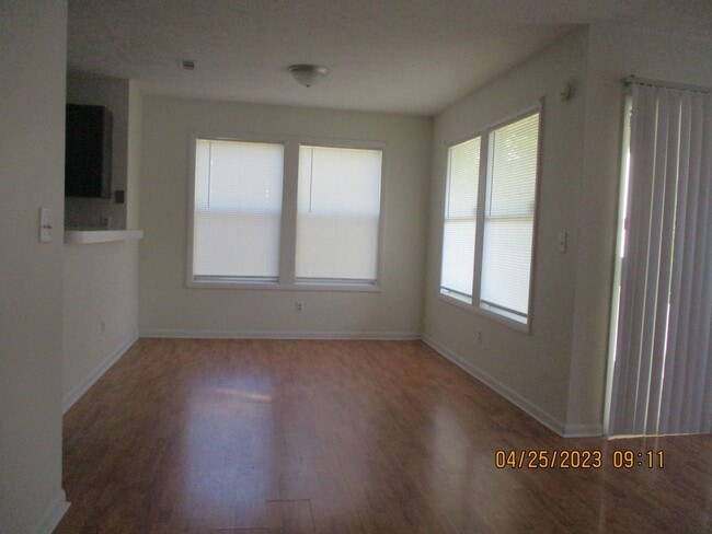 1014-4 Brookhollow