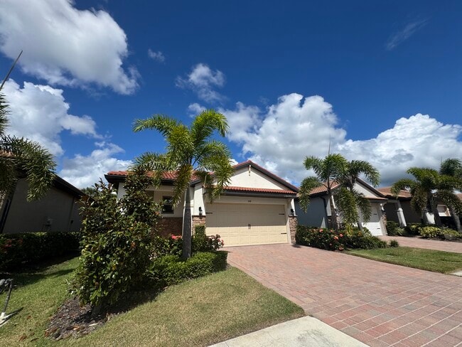 Photo - 148 Soliera St