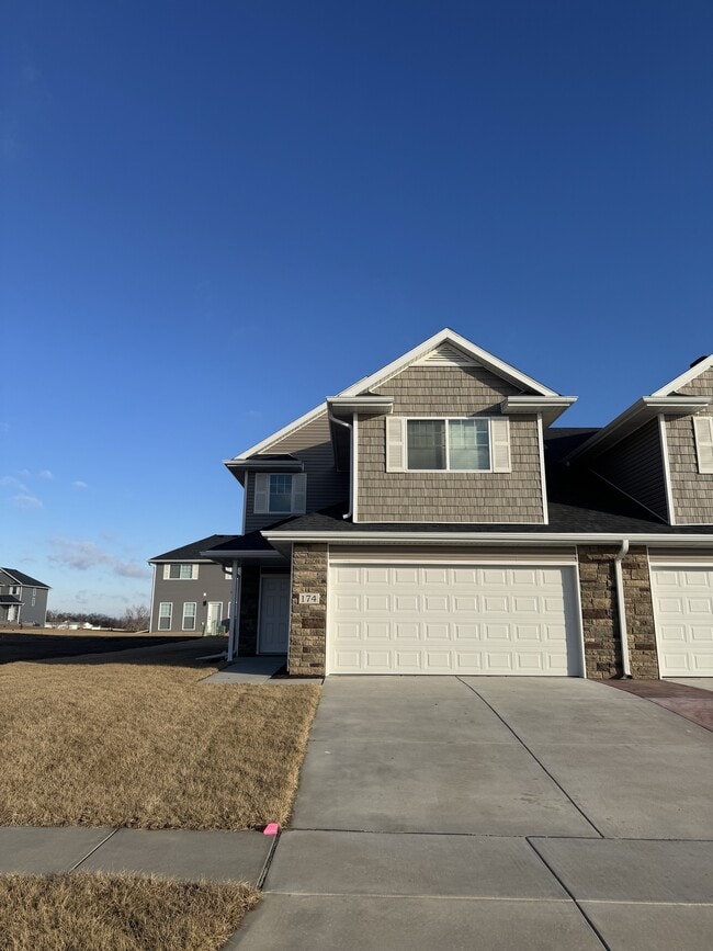 Building Photo - 174 W Olson Ave