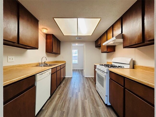 Photo - 6202 Libyan Dr