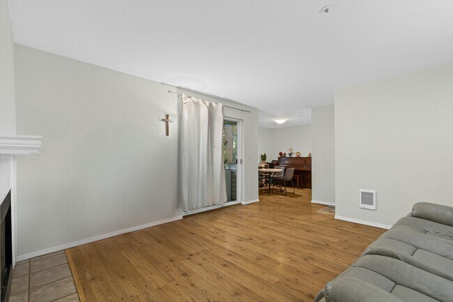 Photo - 19230 Forest Park Dr NE Unidad 19230 Forest Park Dr NE #110