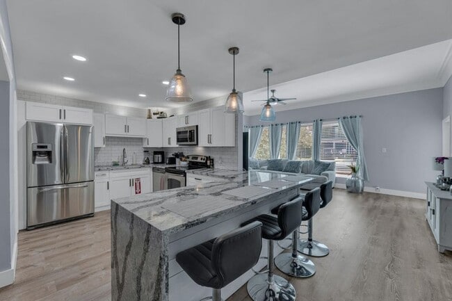 Photo - 721 NE 15th Ave
