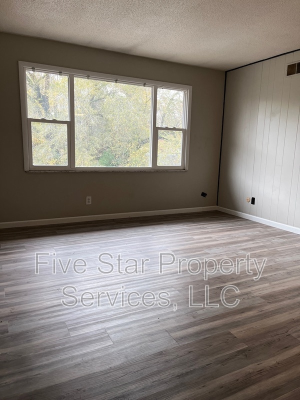 Building Photo - 205 W Allen St Unit 317