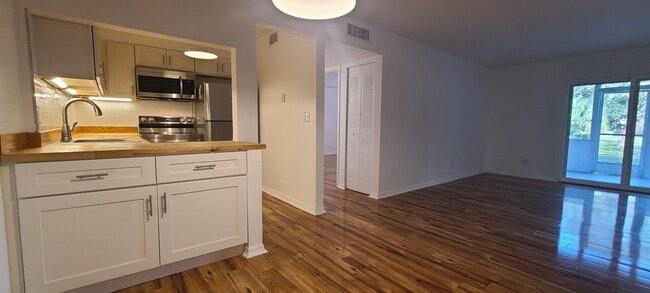 Photo - 6519 W Newberry Rd
