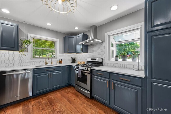 Photo - 500 N River Rd