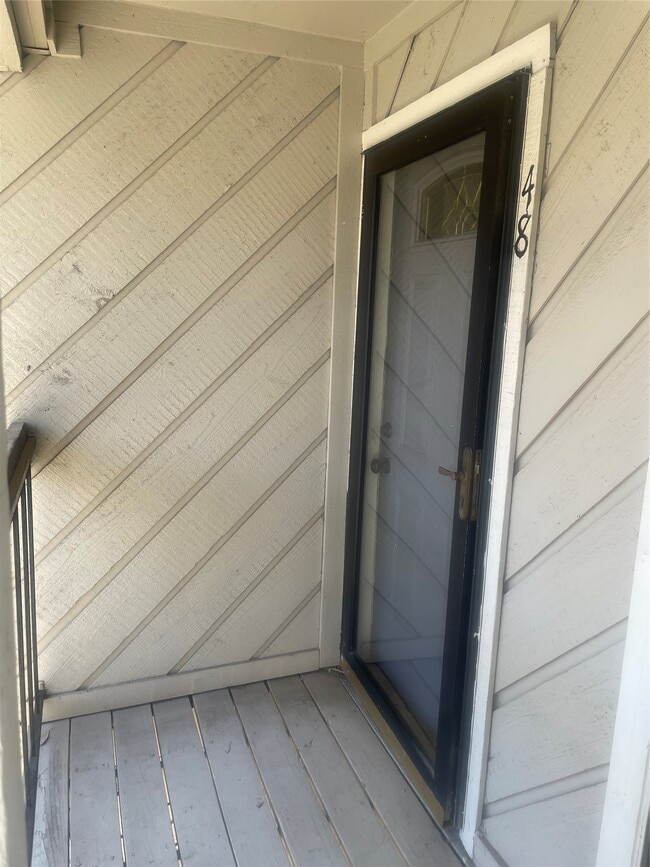 Building Photo - 17331 Red Oak Dr Unit 48