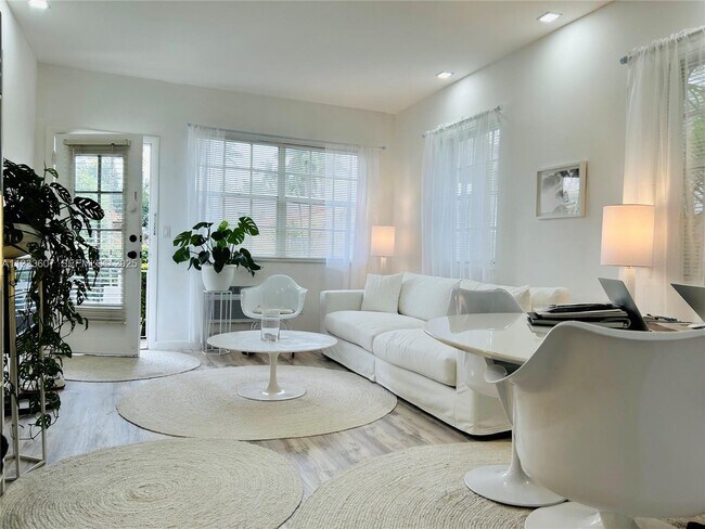 Photo - 717 Española Wy Unidad 210