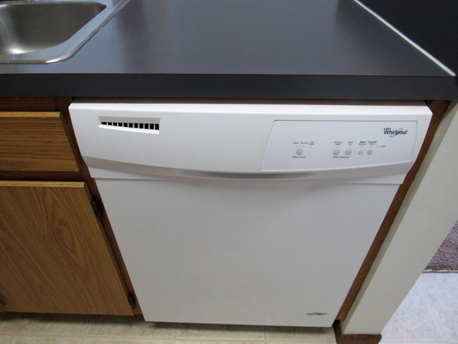 Photo - Maple Leaf Apts.