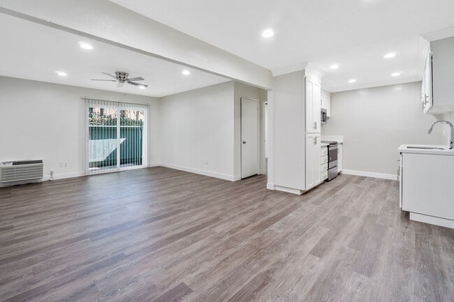 La Palma Woods Apartments