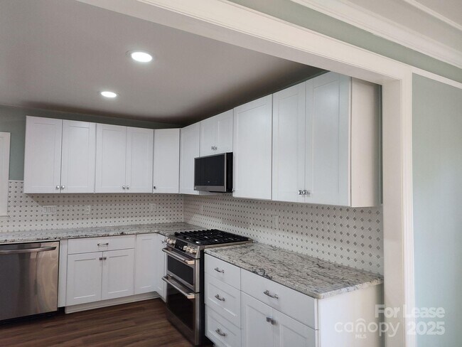 Photo - 5206 Dunrobin Ln