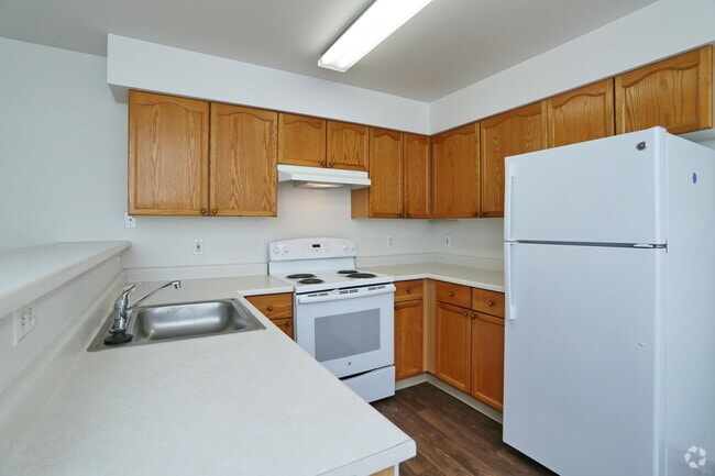 2BR, 2BA - 986 SF - The Timbers by Vintage