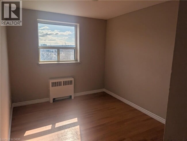 Photo - 468 Ottawa St N Unit 209A