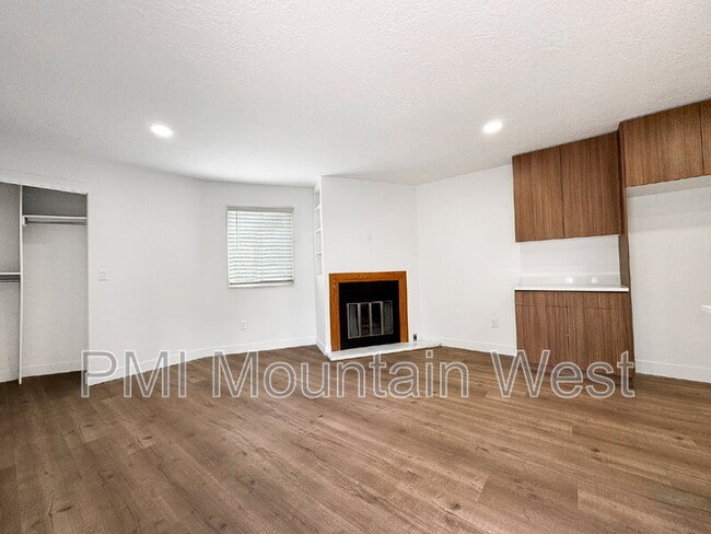 Photo - 985 Horsley Cir Unit B