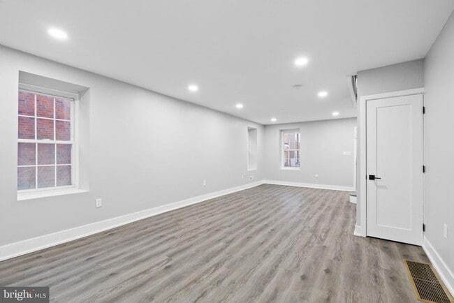 Photo - 449 Delmar St