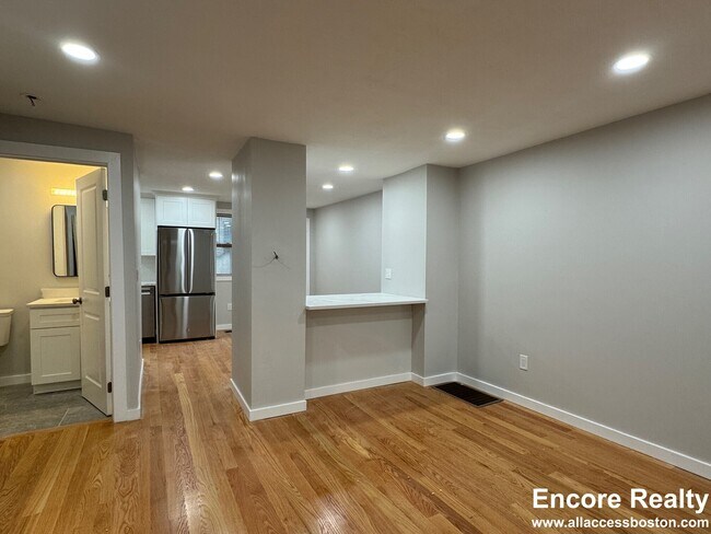 Photo - 41 Ashford St Unit #3
