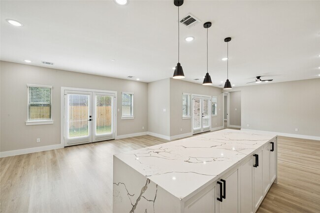 Photo - 20011 VENETTO St