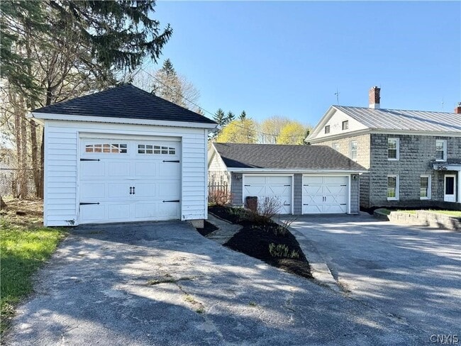Photo - 100 N Main St
