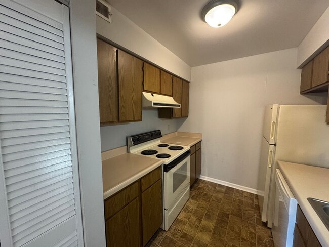 Photo - Hillside Apartments