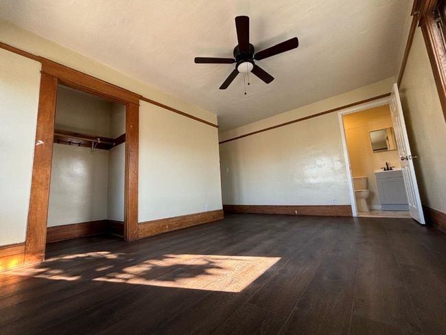 Photo - 526 W 49th St