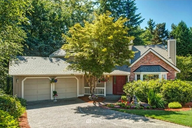 Building Photo - Lovely 4 bedroom Somerset Home in Private Wooded Setting
