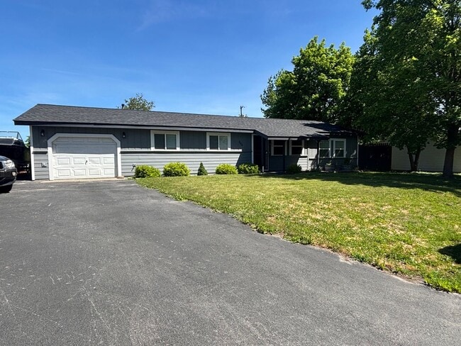 Charming 3-Bed Home in Hayden Lake — Spaci... - Charming 3-Bed Home in Hayden Lake — Spaci...