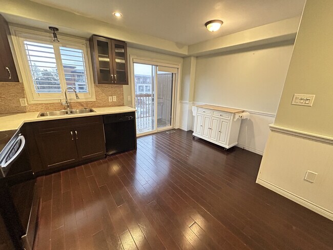Photo - Spacious 2 Bedroom Townhome In Binbrook