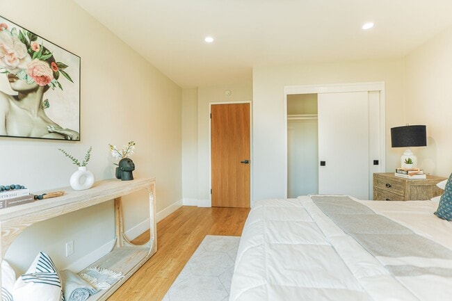 Photo - 30+ Day Fully Stylishly furnished & Tastef...