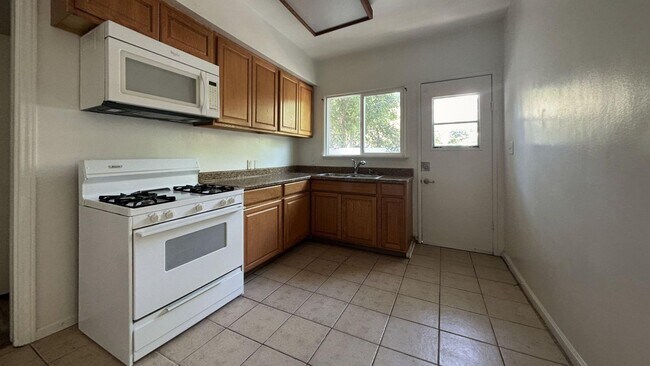 Photo - Price Reduced- Spacious 2 Bedroom, 1 Bathr...