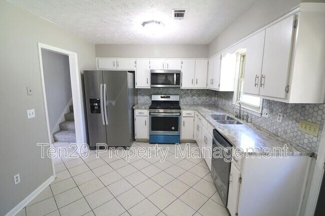 Photo - 4827 Sequoia Dr