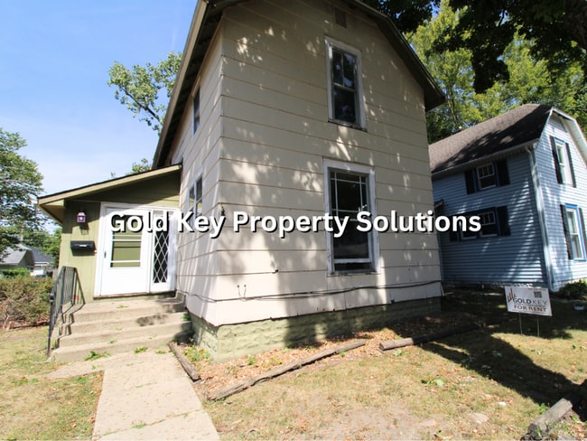 Building Photo - Oversized 3 BR 1 BA House with Partially F...