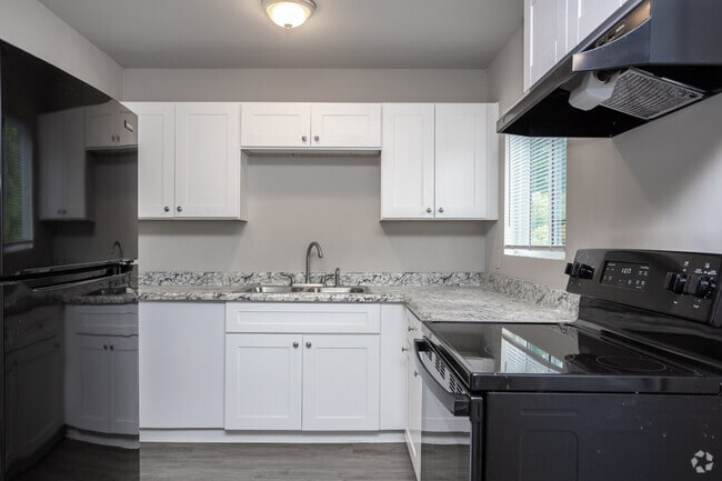 2BR, 1BA - 950SF - Kitchen