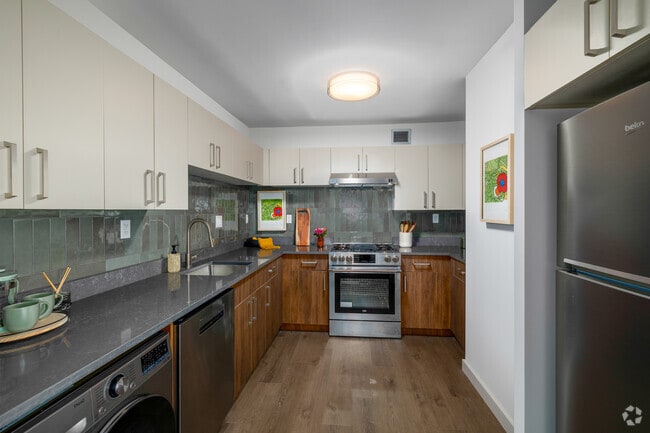 2BR, 1BA + Den - 973SF - Kitchen