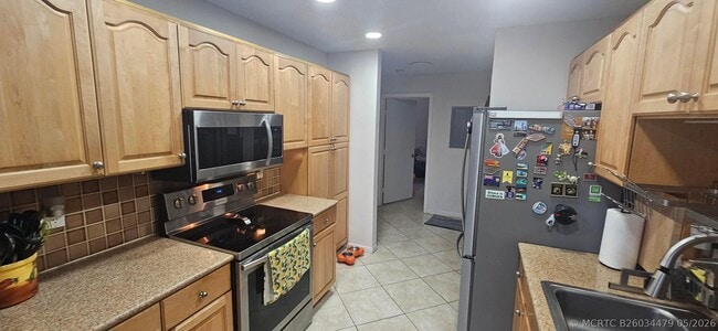 Photo - 2511 Carambola Cir N