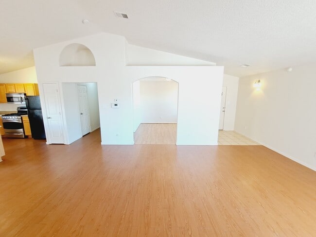 Photo - 3 bed 2 bath home in Huning Ranch!