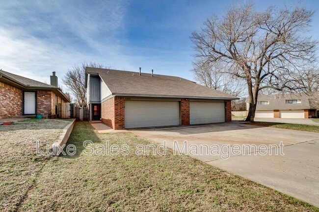 Building Photo - 6004 Paramount Dr