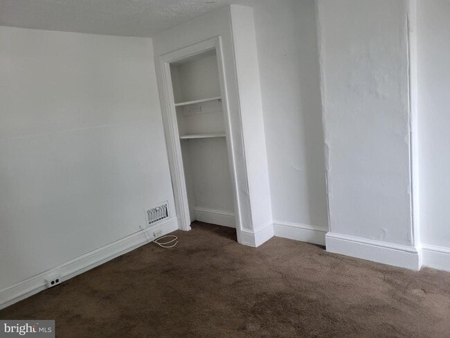 Building Photo - 512 Chain St Rental