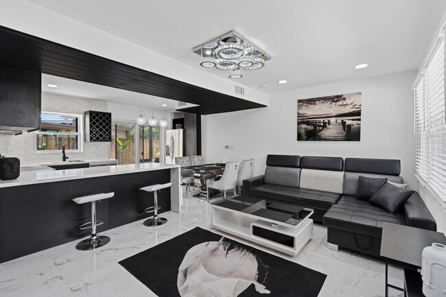 Photo - 408 Lancaster St