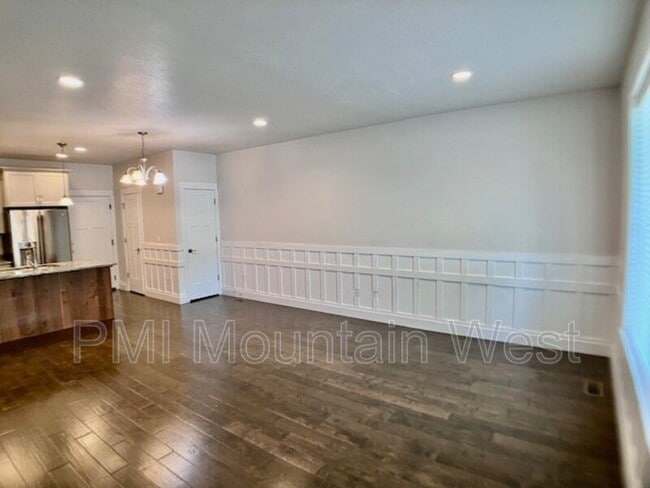 Photo - 269 E Ellen Ln