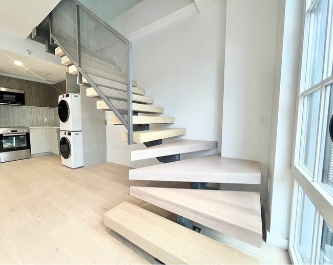 Photo - 37-25 32nd St