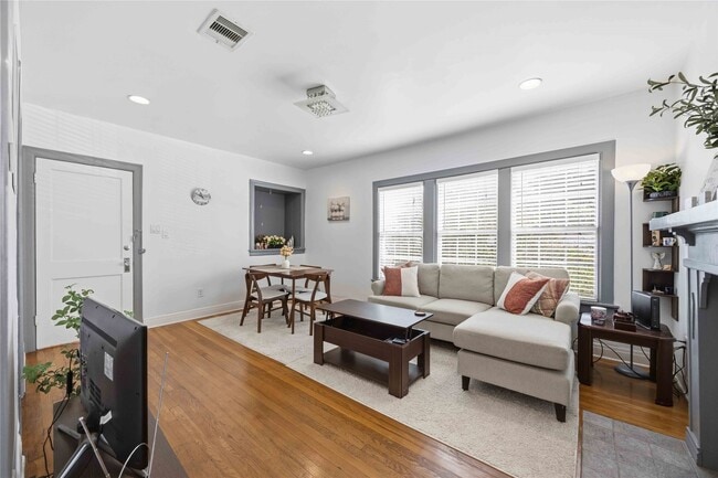 Photo - 1546 Lombardy St