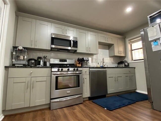 Photo - 704 Dunbar Dr