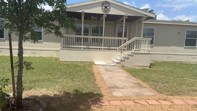 Building Photo - 831 Country Club Rd