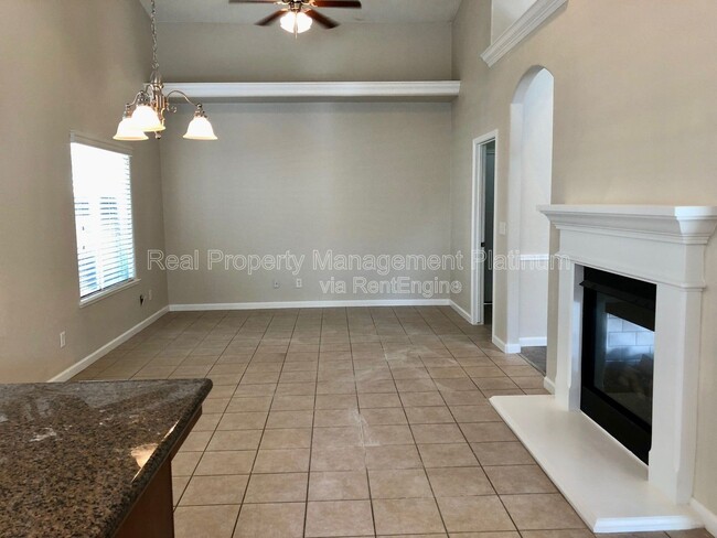Photo - 546 Everglade Ave