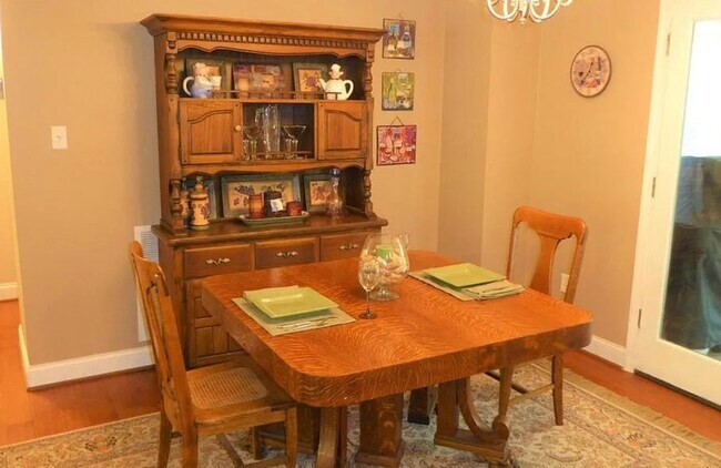 Photo - 402 Mt Airy Rd