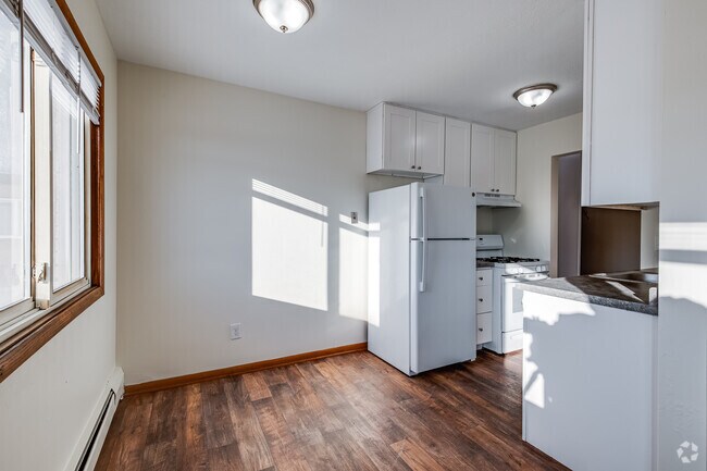 1907 Colfax Ave S - 1BR, 1BA - 550SF - Dining Room and Kitchen